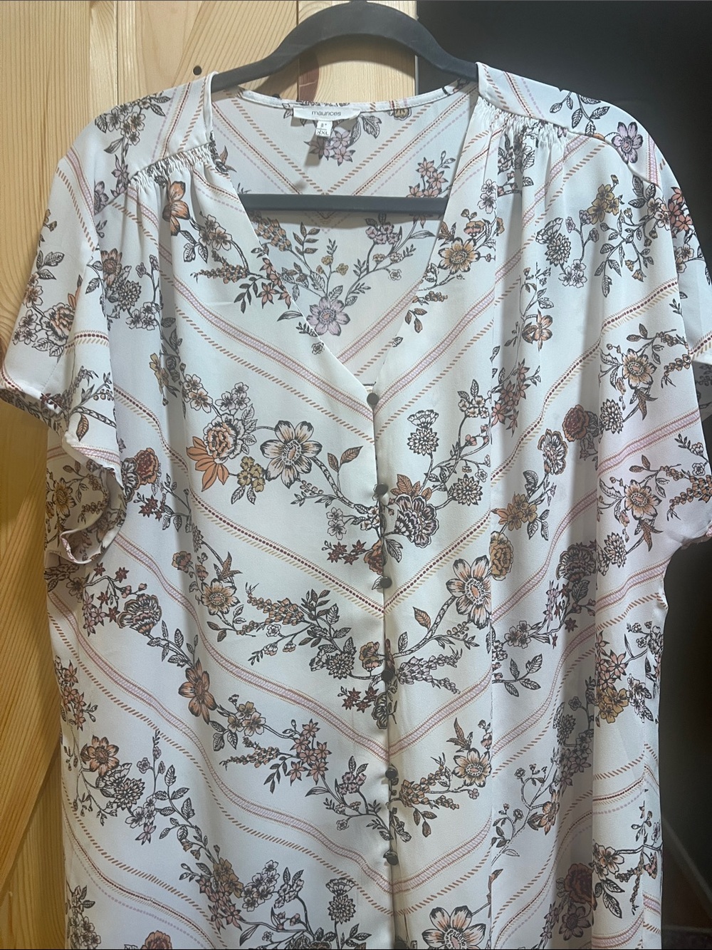 Maurices Cream Floral Button-Down Shirt with Brown & Pink Accents size xx large